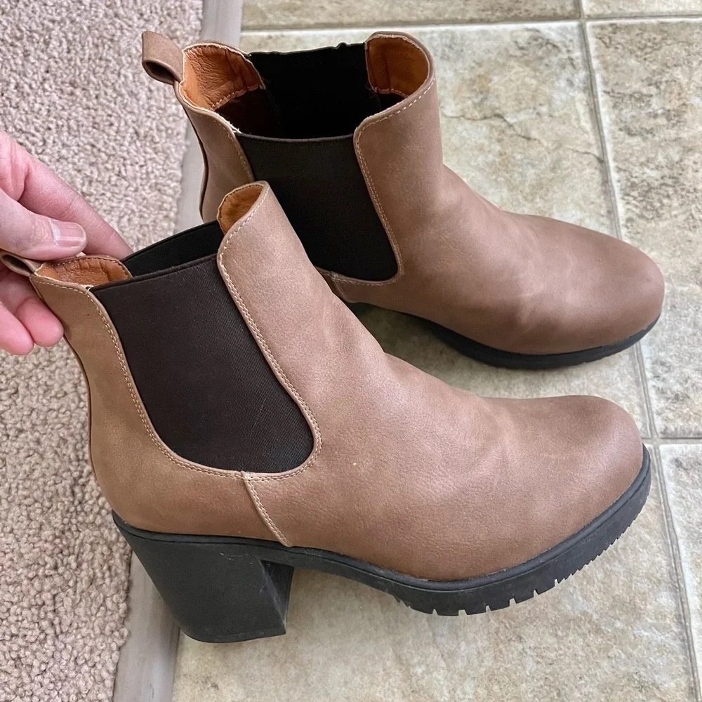 Women's DREAM PAIR Chelsea chunky heel ankle boots